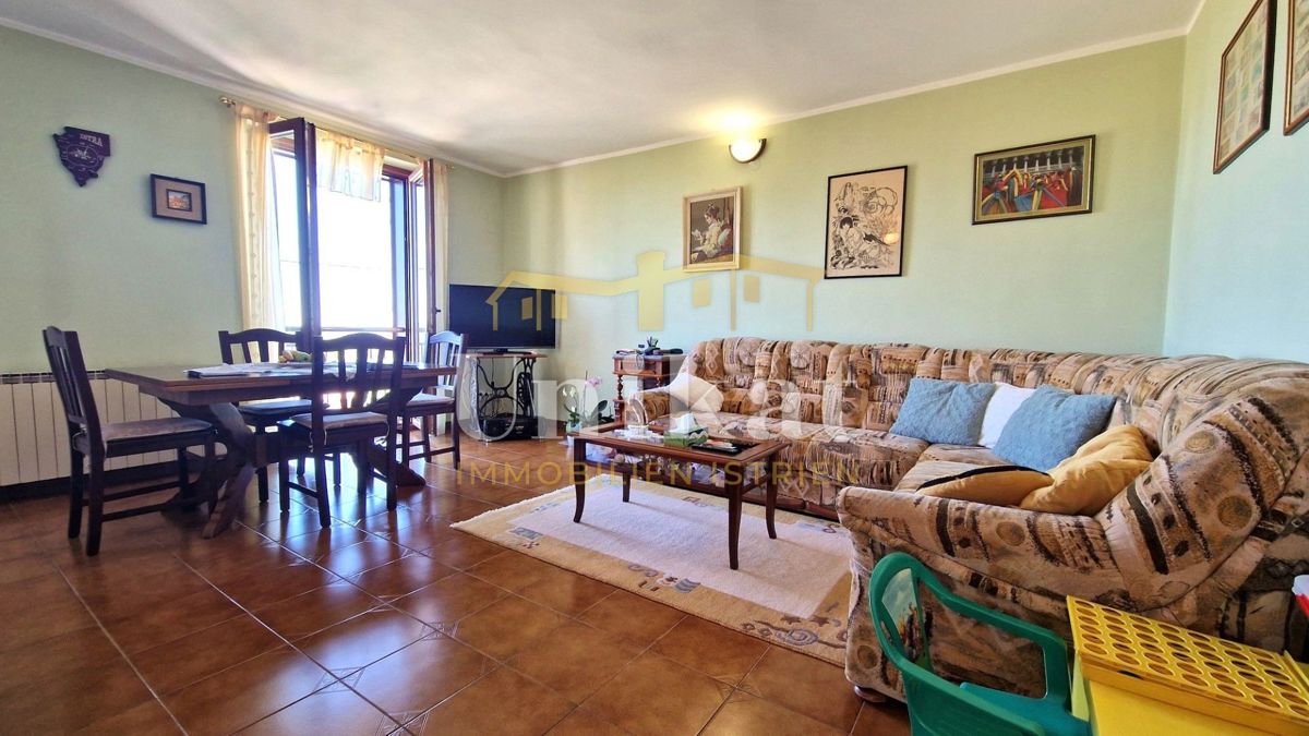 Casa indipendente con appartamento, cantina e garage con vista mare, Buje